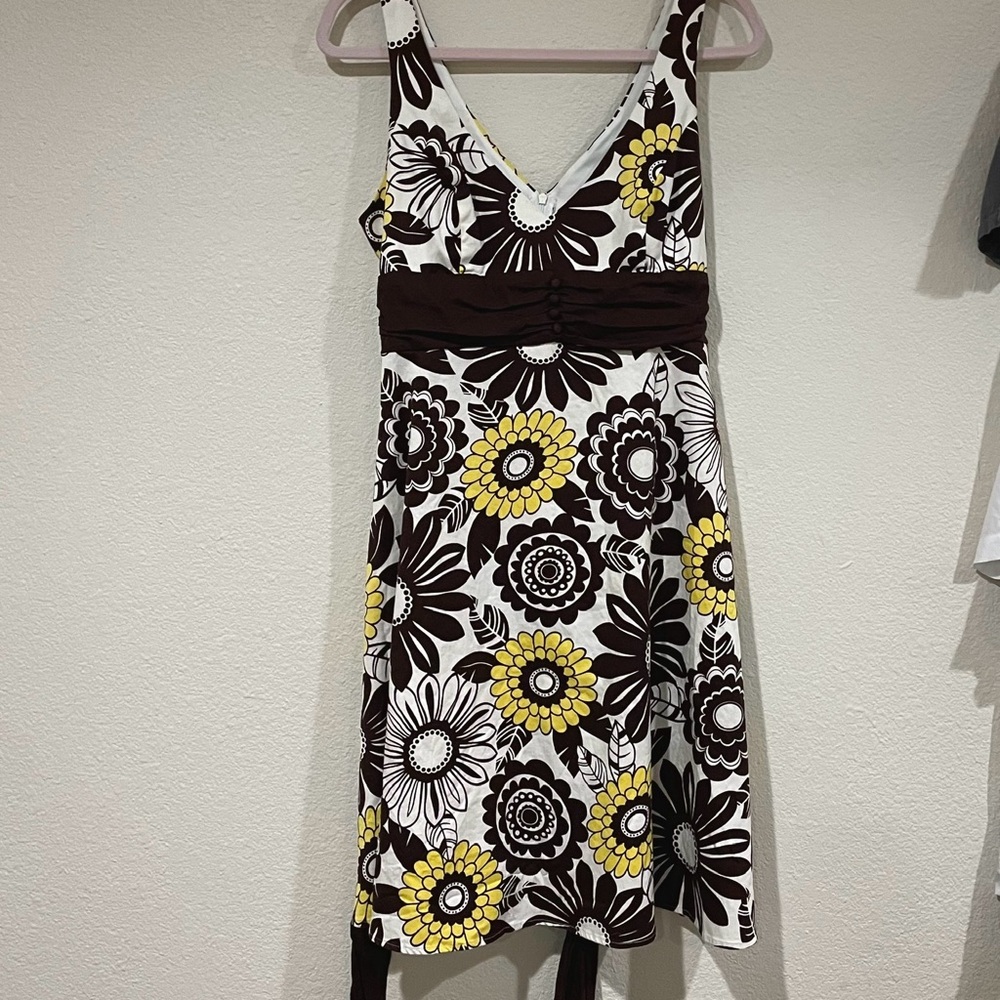 B. Smart Floral Sundress – Women’s Size 14